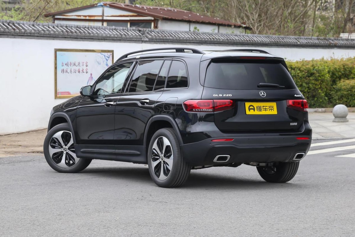 路虎发现运动版和奔驰glc260对比,路虎发现运动和奔驰glb对比图