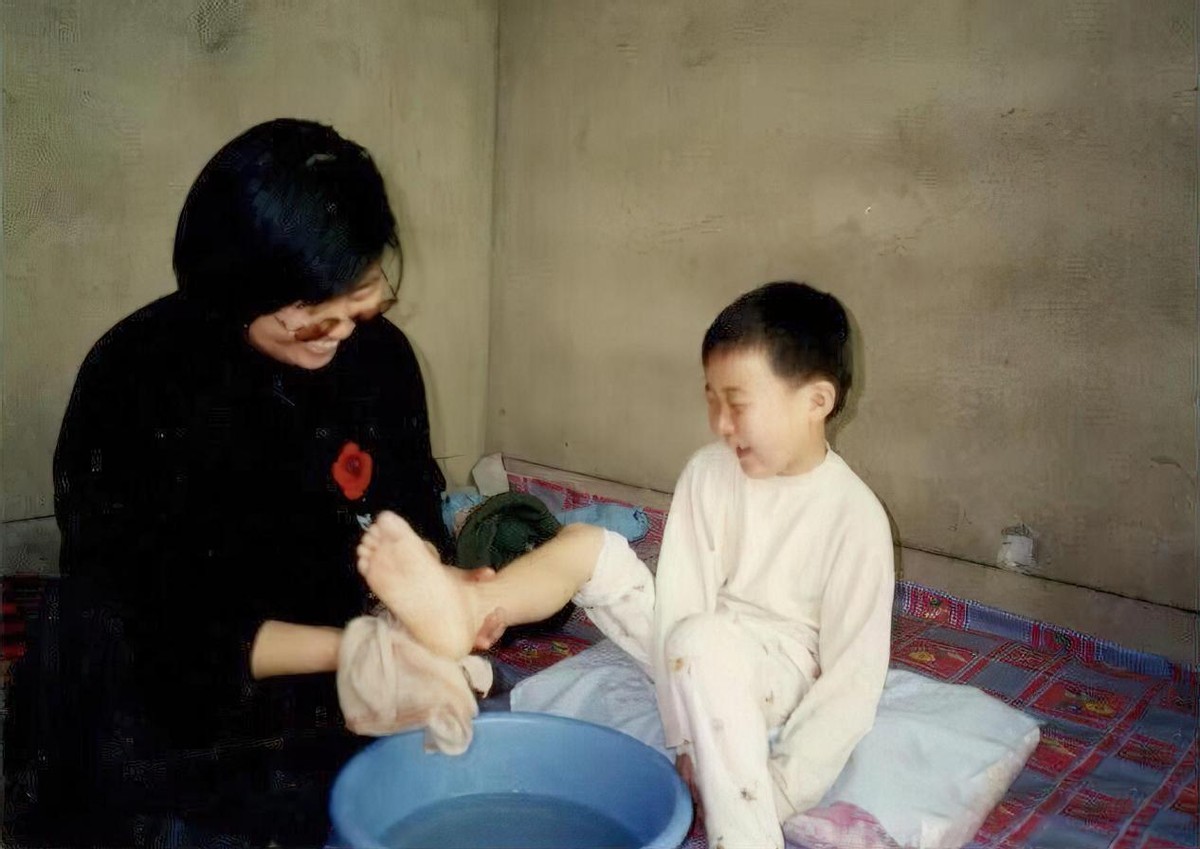 付广荣帮助重刑犯,付广荣教母