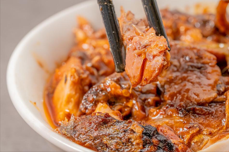 鲅鱼怎样分辨黑尾和黄尾,鲅鱼和黄金鲅鱼的区别