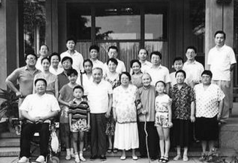 1997年*小平邓**逝世，卓琳含泪致信江*民泽**：小平临终前交代4个嘱托