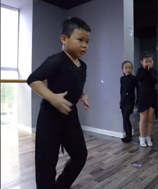 拉丁舞最火老师,最火老师教拉丁舞视频