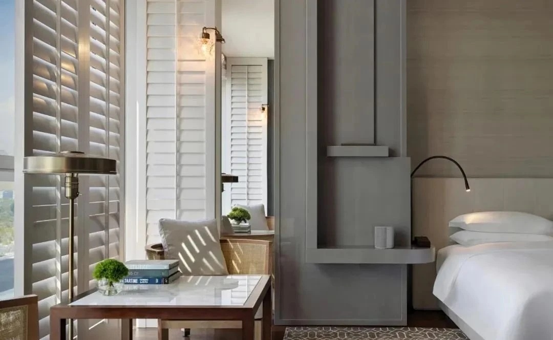 宾馆酒店房间都标配的音箱,顶级酒店房间里的音响