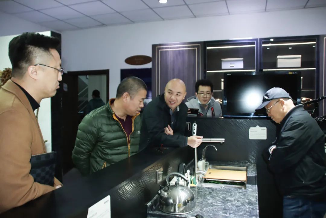 灞辫タ濂囩編姗辨煖,灞辫タ濂囩編鍘ㄦ煖绉戞妧鏈夐檺鍏徃