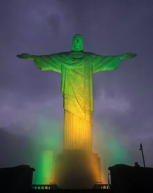 纪念贝利视频,球王贝利的传奇一生