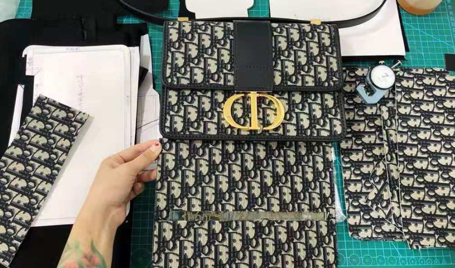 迪奥抄袭中国马面裙，韩国说青花瓷是他们的，文化挪用何时休