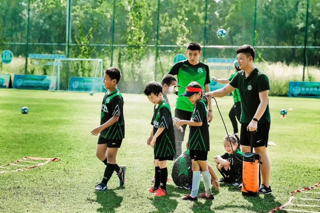 专访何超琼完整版,何超最新发言视频