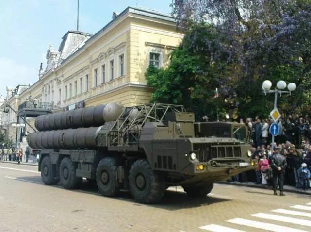 保加利亚将援助乌克兰,美国c17运输机运送武器至乌克兰