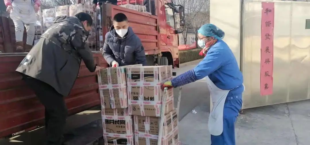 擀面皮与臊子面华厦集团100万元民生物资驰援西安