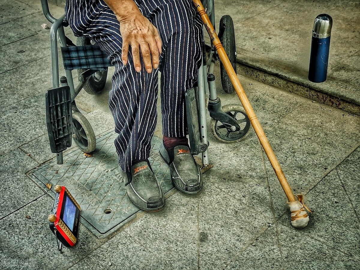 老年人轮椅的作用,老年人什么样的轮椅最好