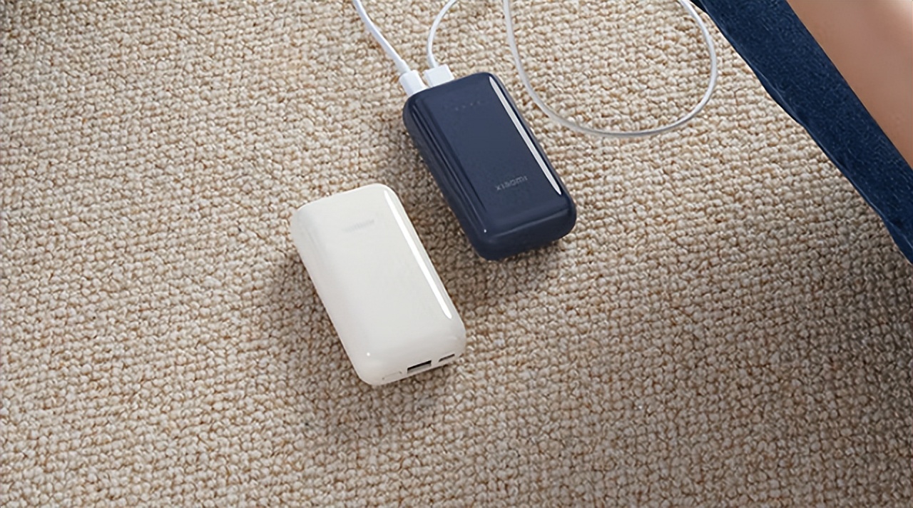 mophie充电宝和小米充电宝哪个好,pisen充电宝和罗马仕充电宝哪个好