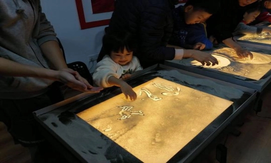 小孩子学习沙画课有什么好处,小孩子可以学沙画吗