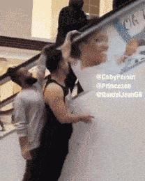 冰糕掉了一半,冰糕化在地上干了怎么清理