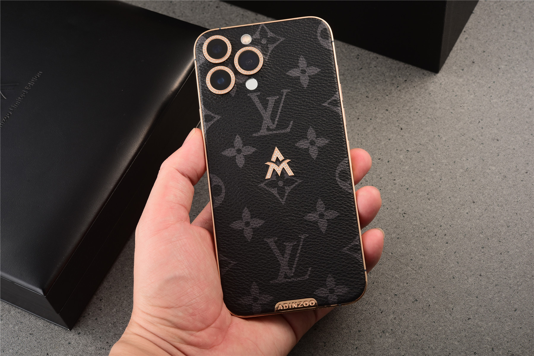 lv定制的iphone13pro价格,纯金打造的iphone13pro