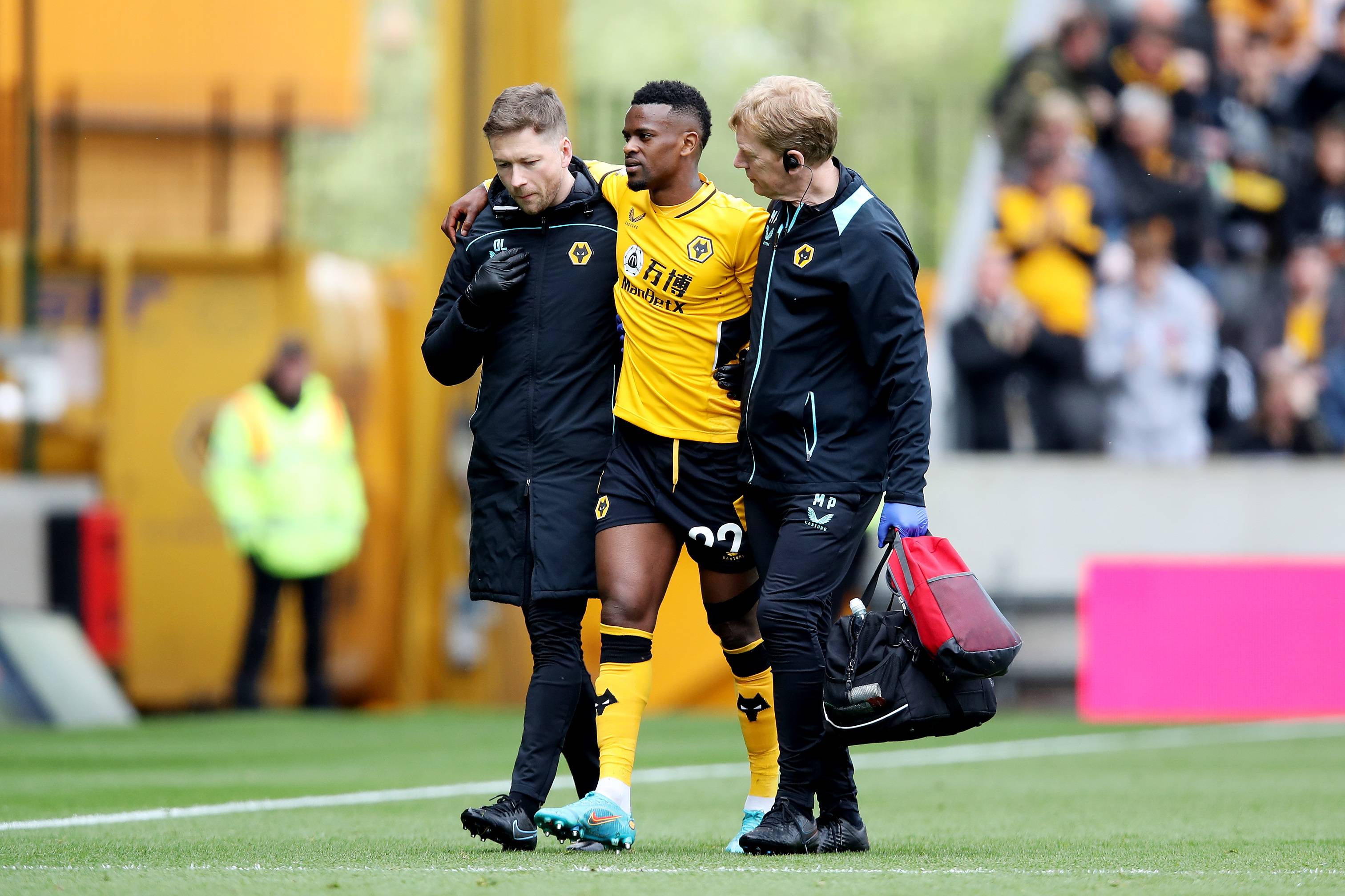 效力23载！狼队幕后传奇队医马特·佩里告别莫利纽