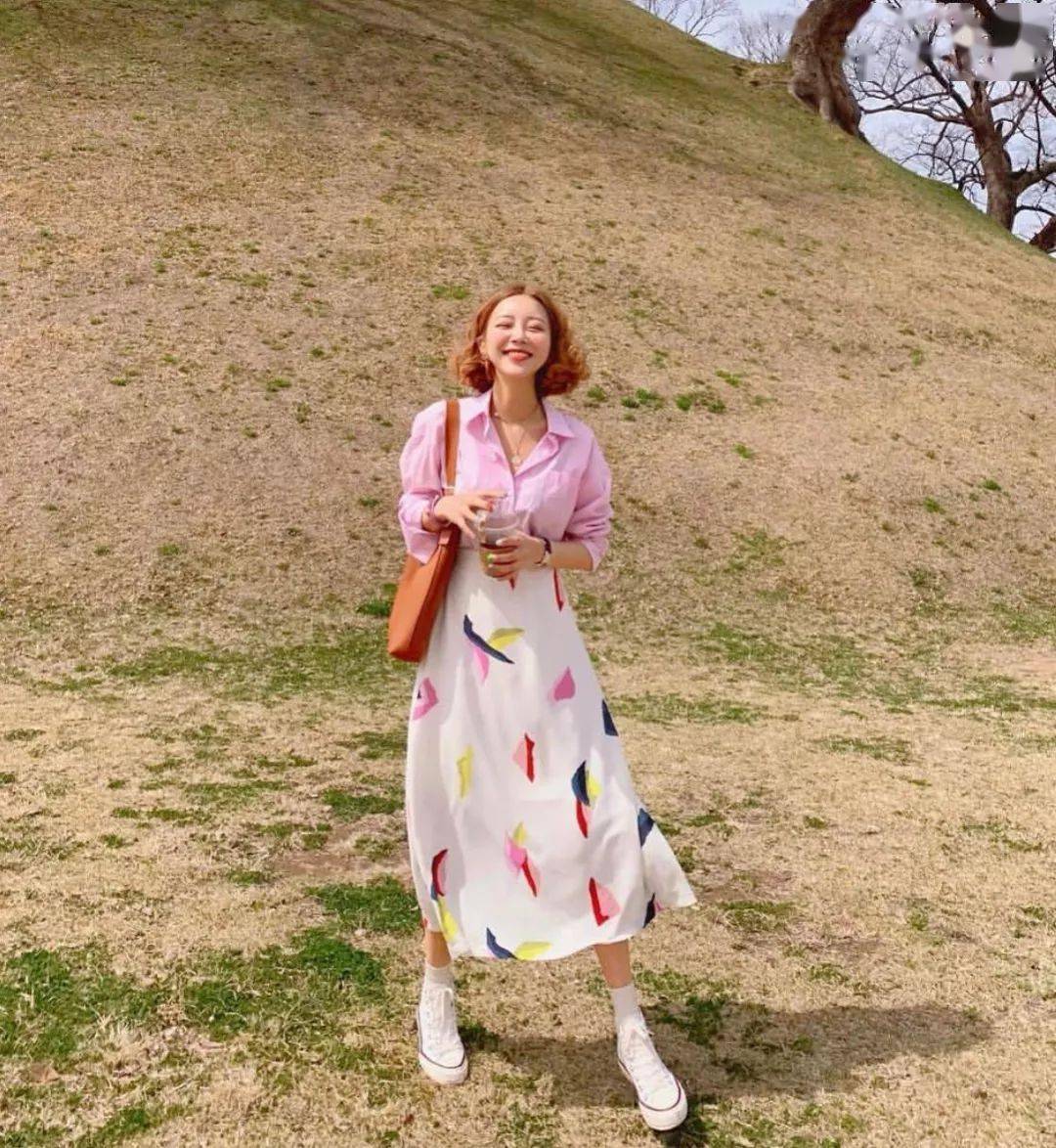 衬衫+半裙，这样穿显瘦显女人气息，上学工作约会一套解决了