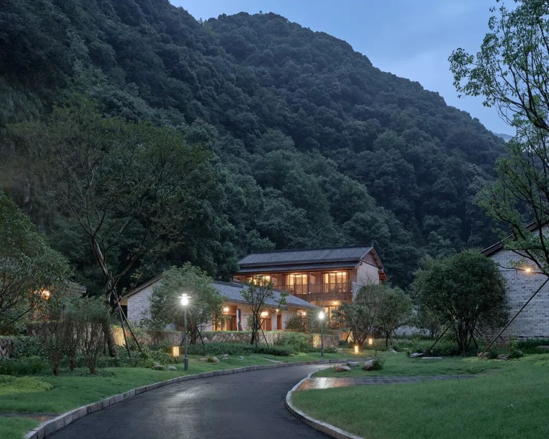 石台聚龙牯牛降酒店品牌定位,牯牛降聚龙大酒店野奢大床房