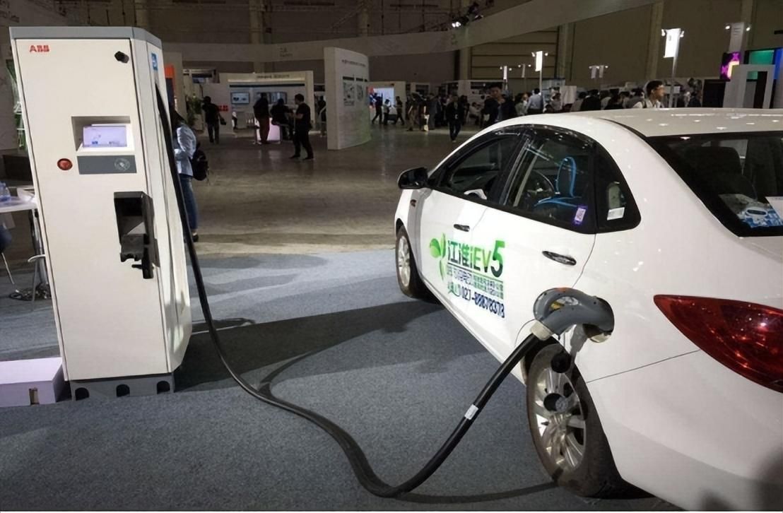 用了三到五年的新能源车怎么样了,开了三年的新能源纯电车值得买吗