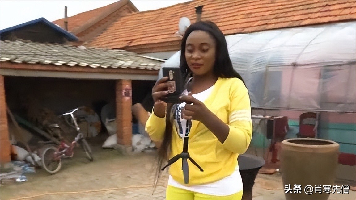 我70后，娶了00后非洲姑娘，回国被村里人围观，妻子吓得不敢出门
