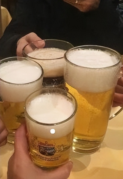 湖南喝酒不醉的女人刘静,湖南女子喝酒像喝水一样千杯不醉