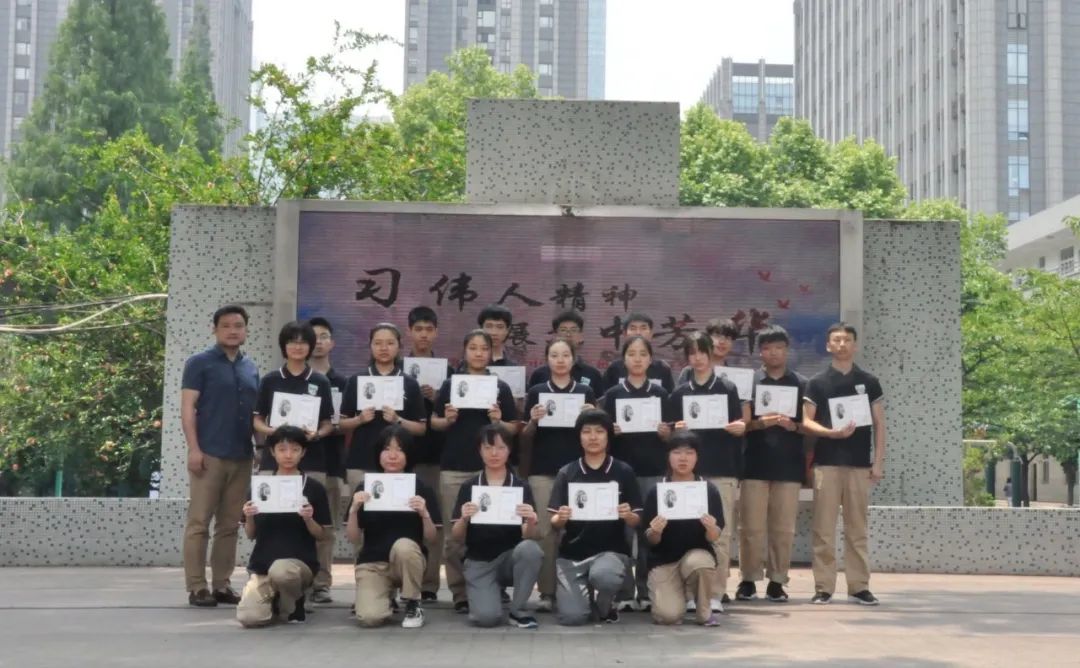 东大精英学校,大英才班和小英才班哪个好