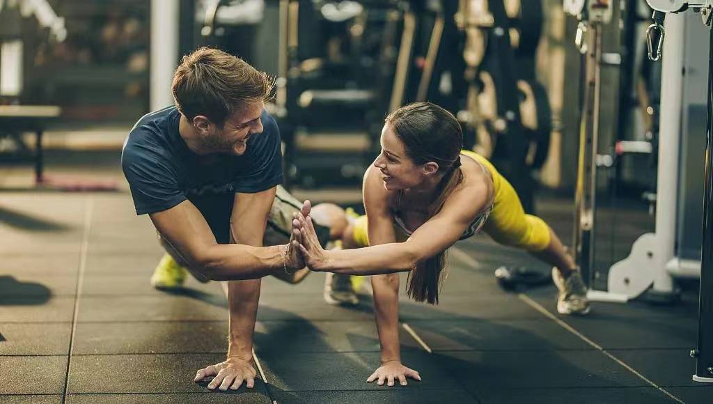 健身房动作不标准怎么办,健身房瓶颈期怎么办