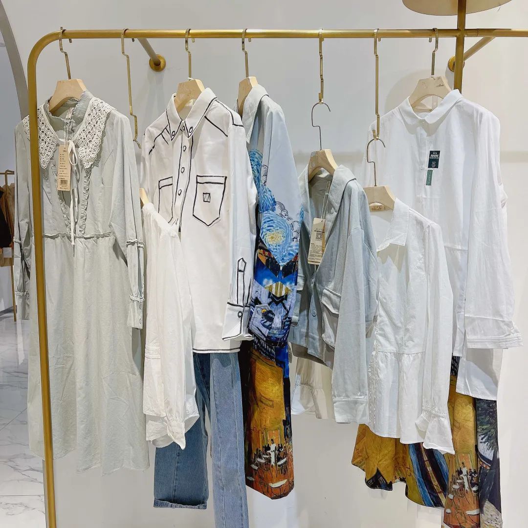 云上写生连衣裙新款,云上写生长袖蕾丝领连衣裙