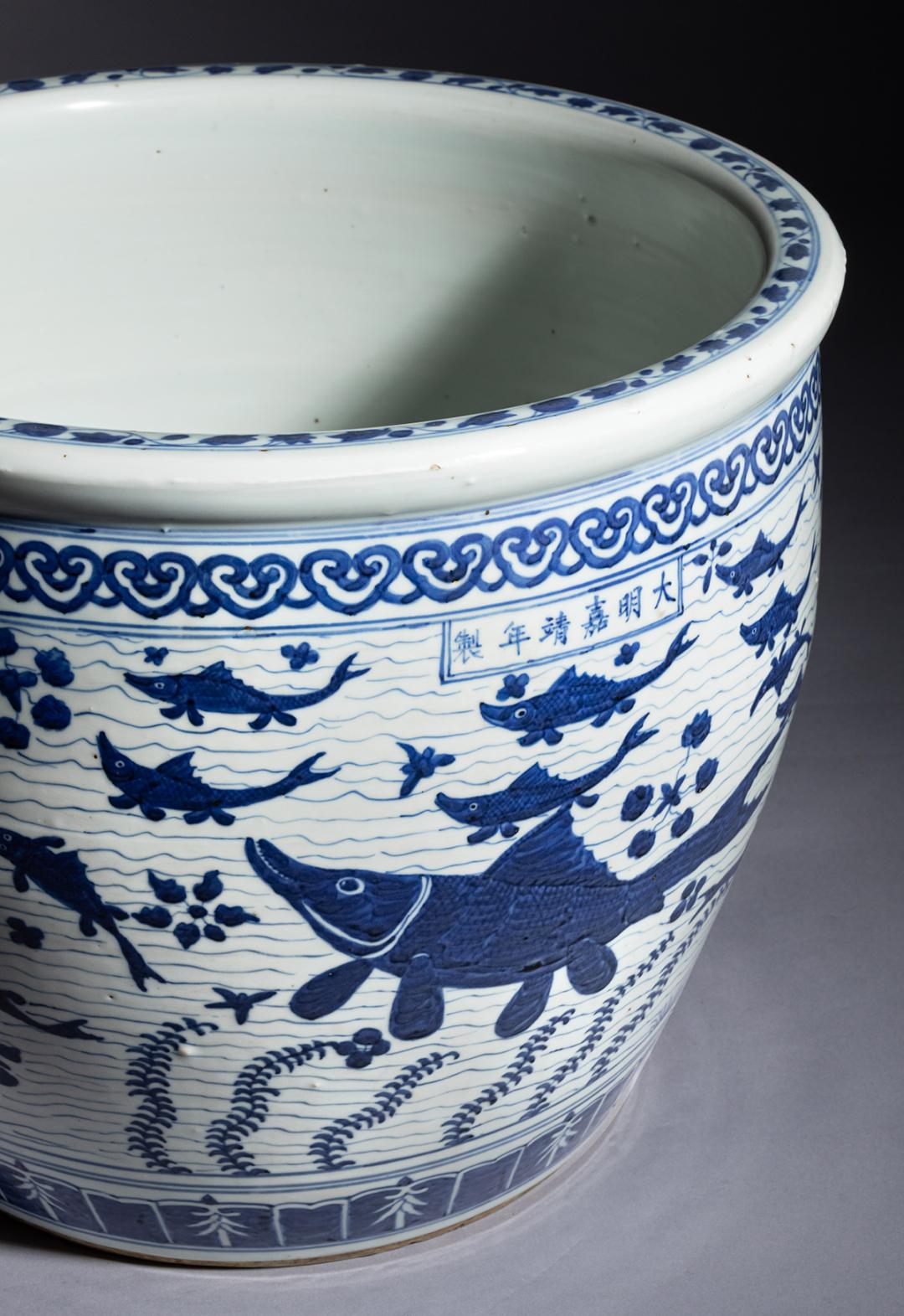 明永乐青花缠枝莲纹大碗拍卖,宣德青花缠枝牡丹纹菱口碗