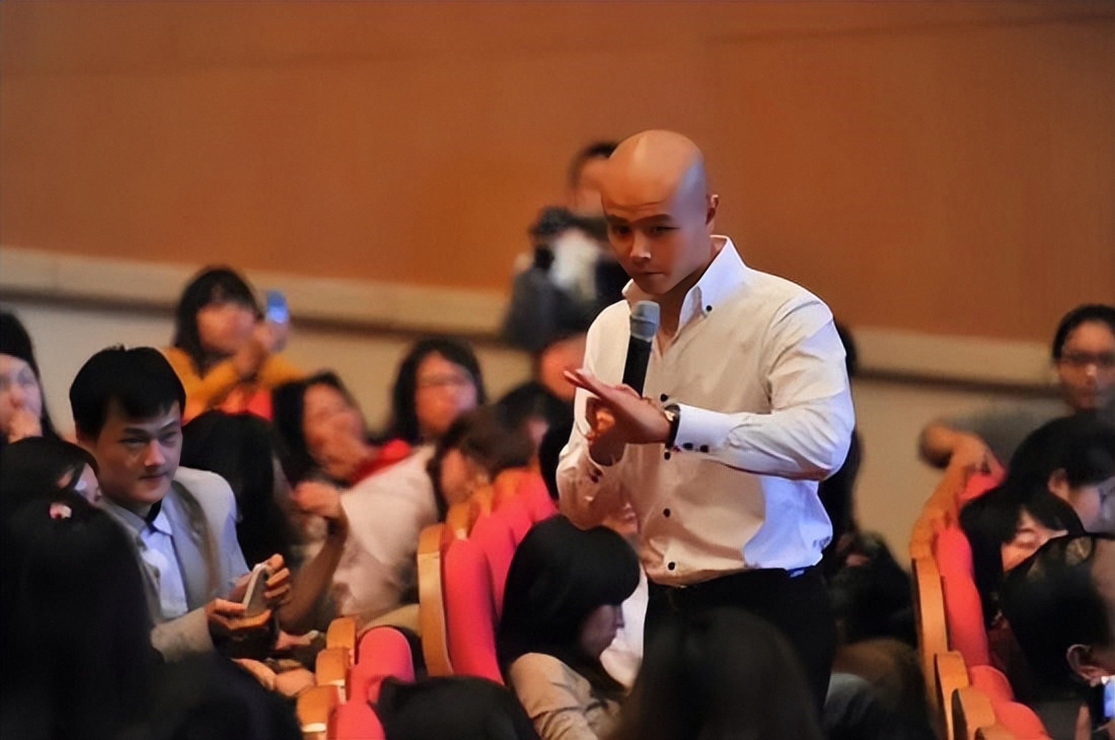 乐嘉和孟非的经历,乐嘉在哪一期非诚勿扰跟孟非吵架