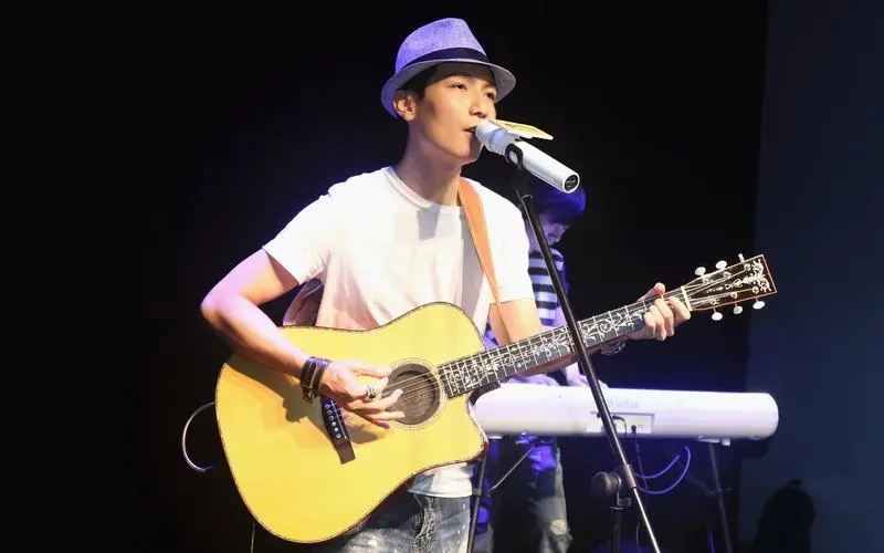 单依纯炎明熹唱歌对比,单依纯和炎明熹唱功对比