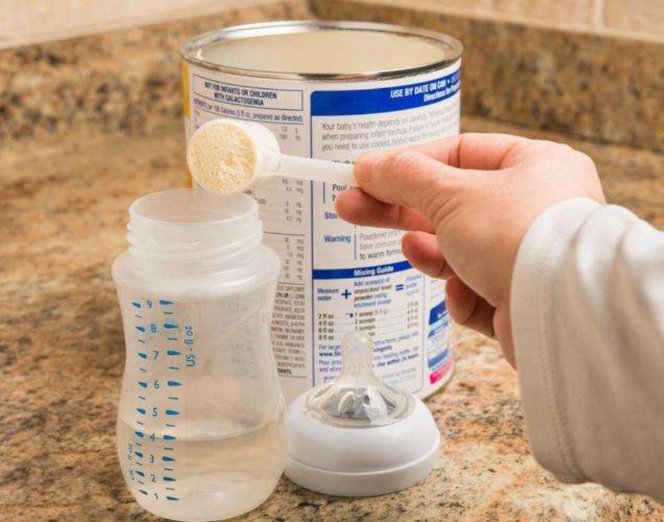 宝宝喝奶粉拉屎便秘,喝母乳便秘喝奶粉正常