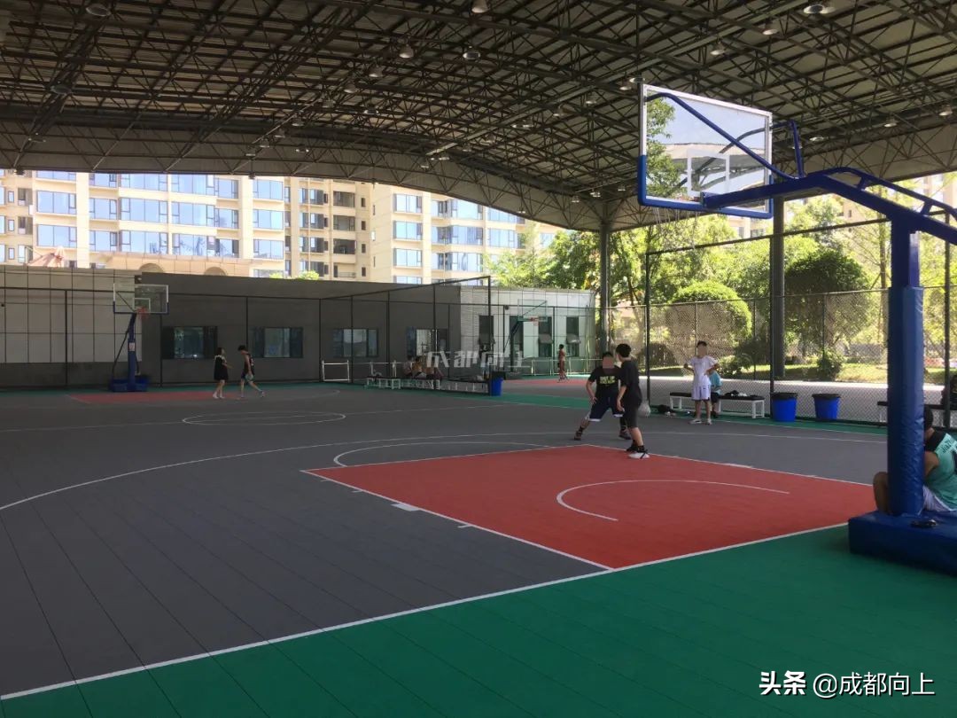 被吹爆的成都国际城南，居然没有拿得出手的体育场馆？
