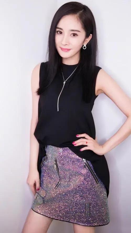 杨幂慷慨且大方,女明星里杨幂有多少钱
