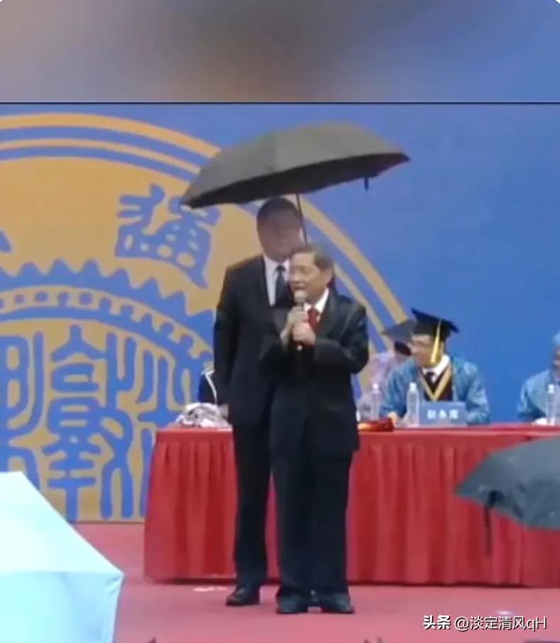 西安交大2022毕业典礼文字稿,西安交大毕业典礼校长冒雨致辞