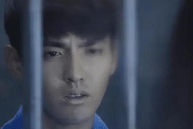 吴亦凡现状被爆:脸肿人消瘦,狱中不忘创作,还当上了班长