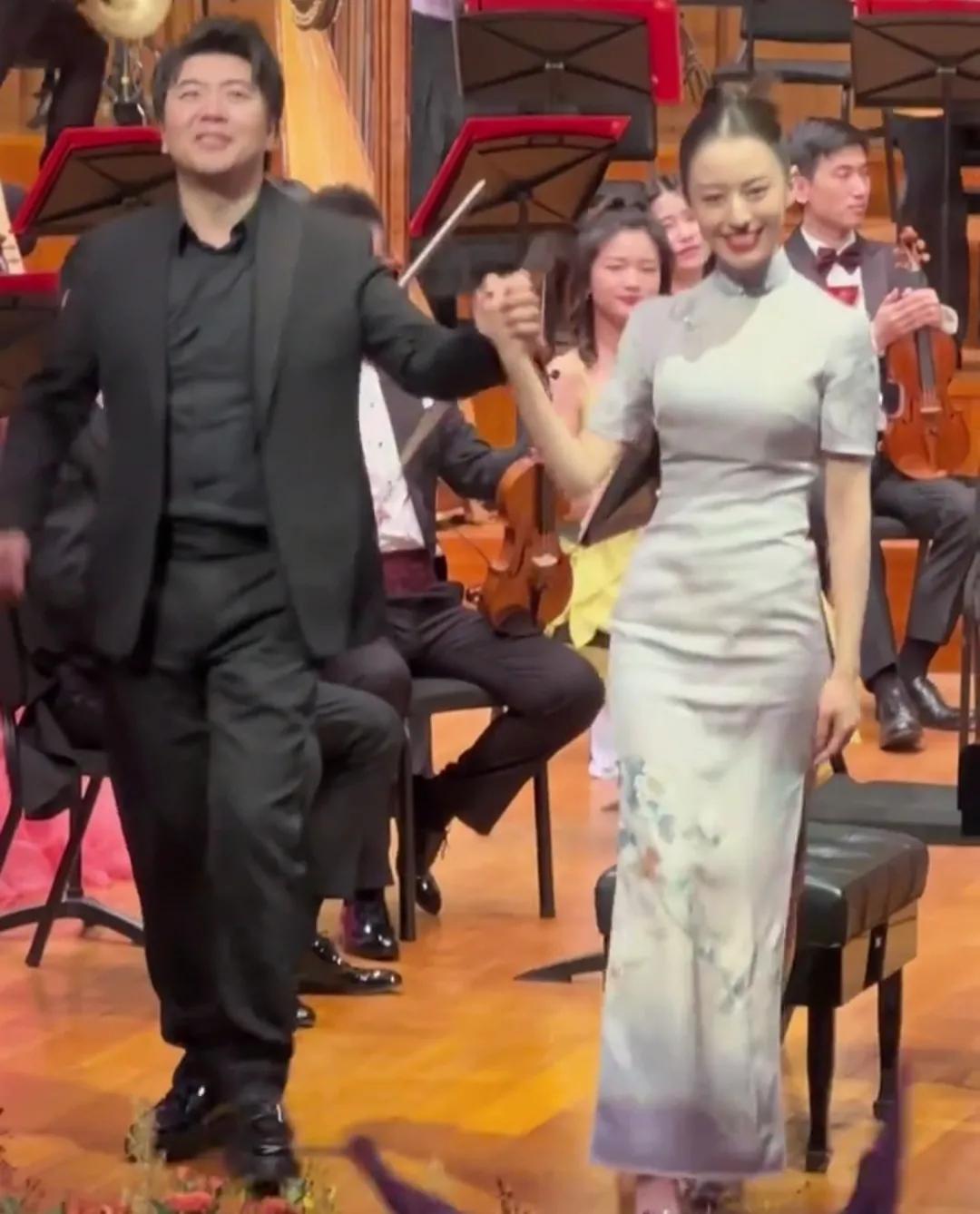 郎朗吉娜a4腰,郎朗看到吉娜穿旗袍