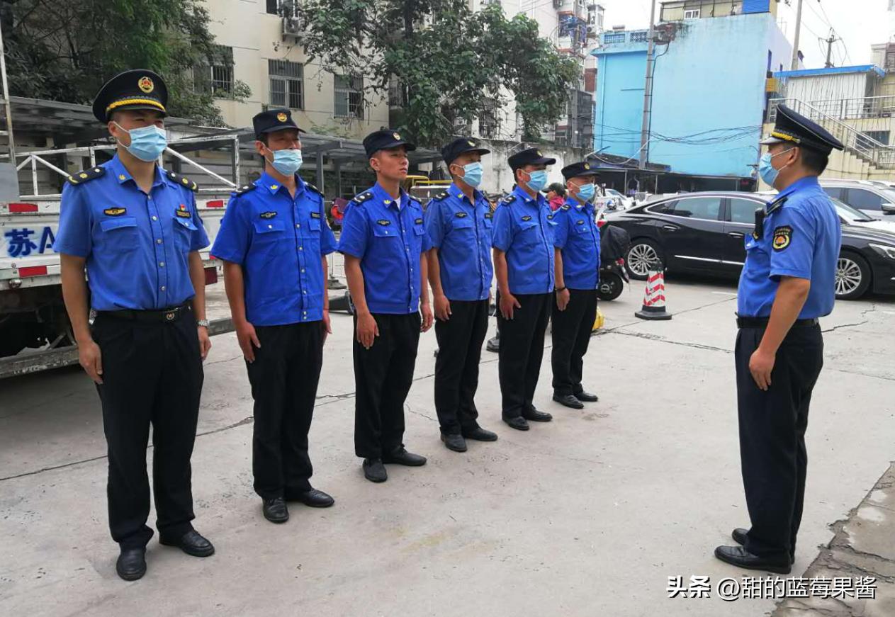 城管*力暴**执法惹众怒，商户被打成骨折后遭威胁，网友这是什么素质