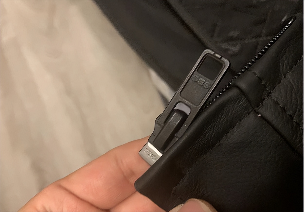 飞儿骑行服对比雷翅骑行服,飞儿黑金骑行服