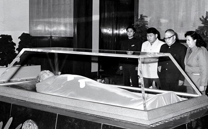毛主席的水晶棺:纯度达99.9999%,可抗8级地震,已无人能再做!