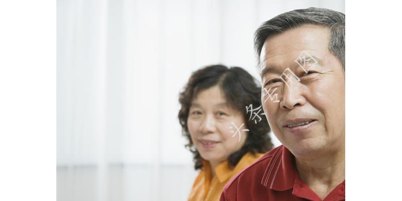 女儿18岁，每月零用金2000，却为了邻居的儿子与我争执