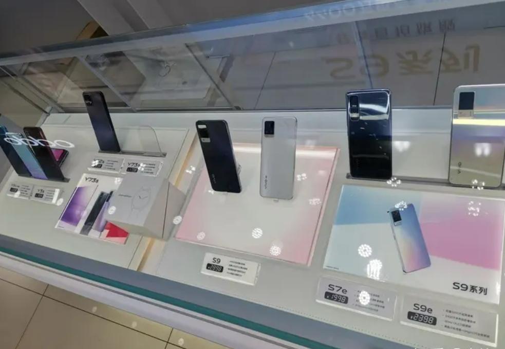 买手机适合在手机店买吗,在网上和实体店买手机哪个便宜