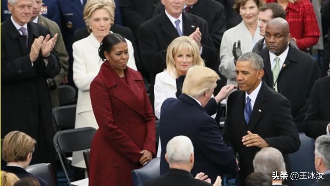 惨败给特朗普的那个夜晚，不服气的希拉里是如何熬过来的？