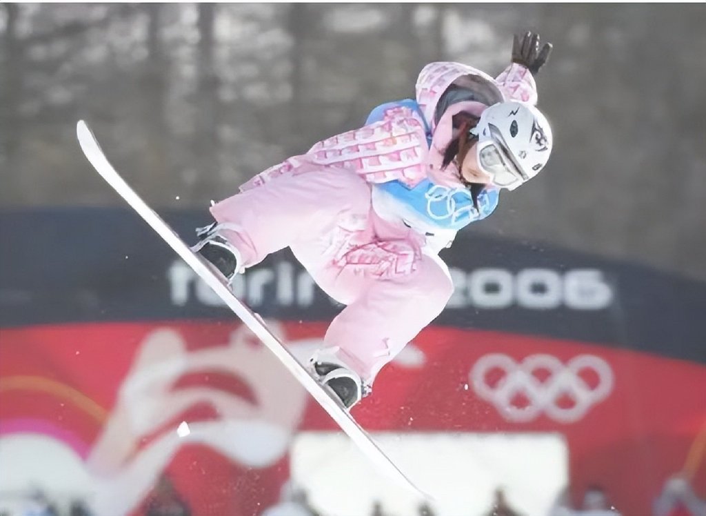 她，从18岁冠军沦为应召女郎，日本民众心碎感叹：亲爹害了女儿!