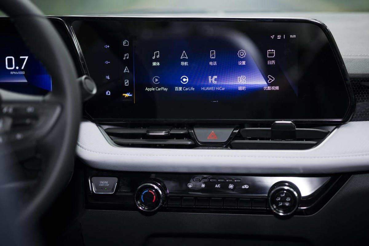 时尚动感家轿科鲁泽仅售5万多,新款科鲁泽二厢版售价