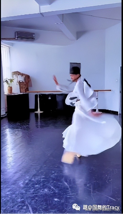 一个元素,跳一段小技巧,如夏日里的海风,拂面而过