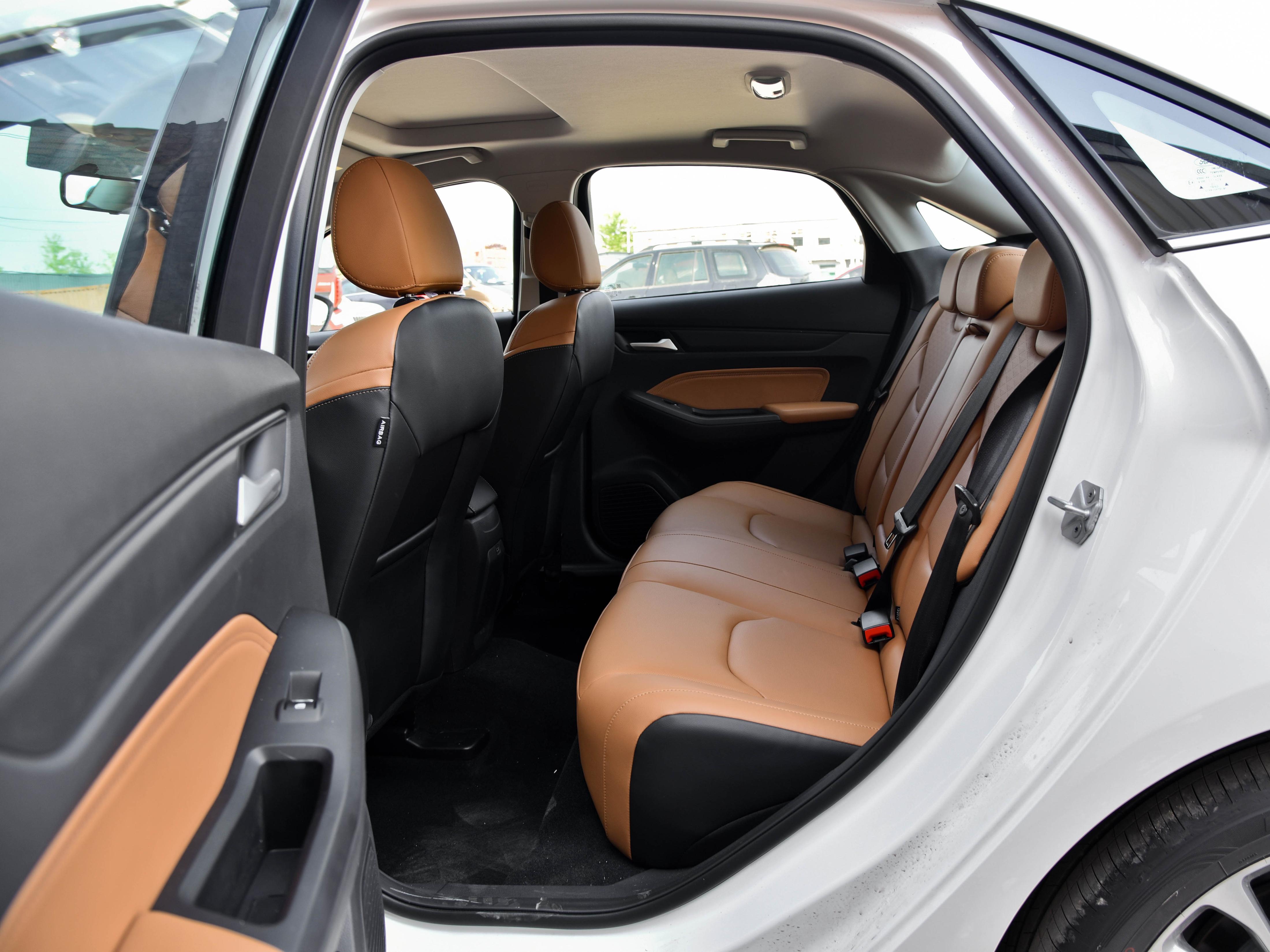 10万安全品质家轿首选福特福睿斯,体验全新一代福特福睿斯