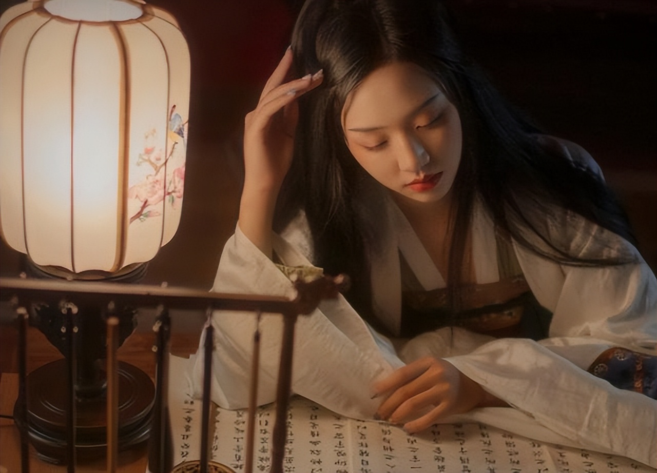 李白静夜思的文学背景和诗句魅力,李白静夜思解析独特版