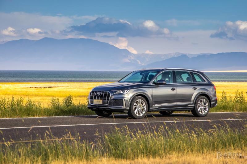 奥迪q8顶配最新款2023多少钱,奥迪rsq8顶配2023款冰雪运动