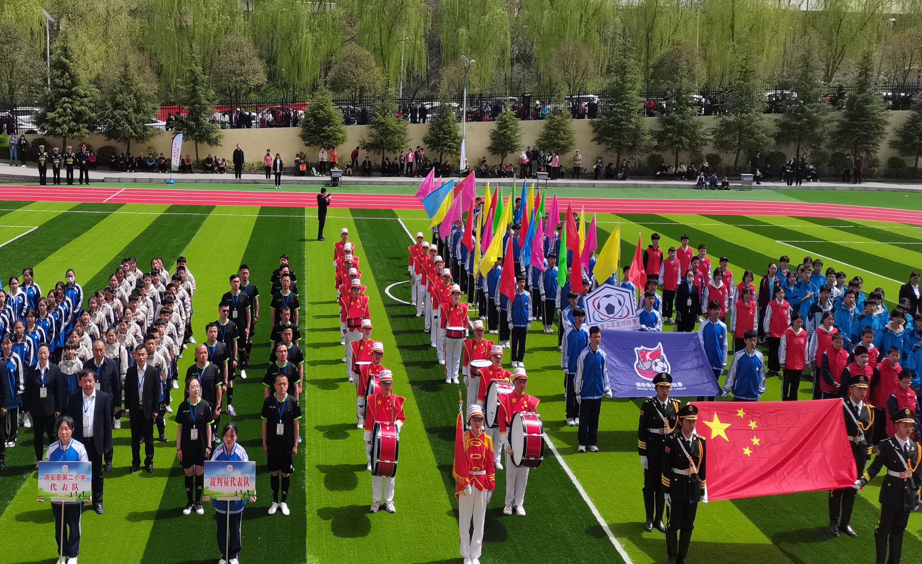 让文明交通春风保校园平安以知法明理素养伴学生成长