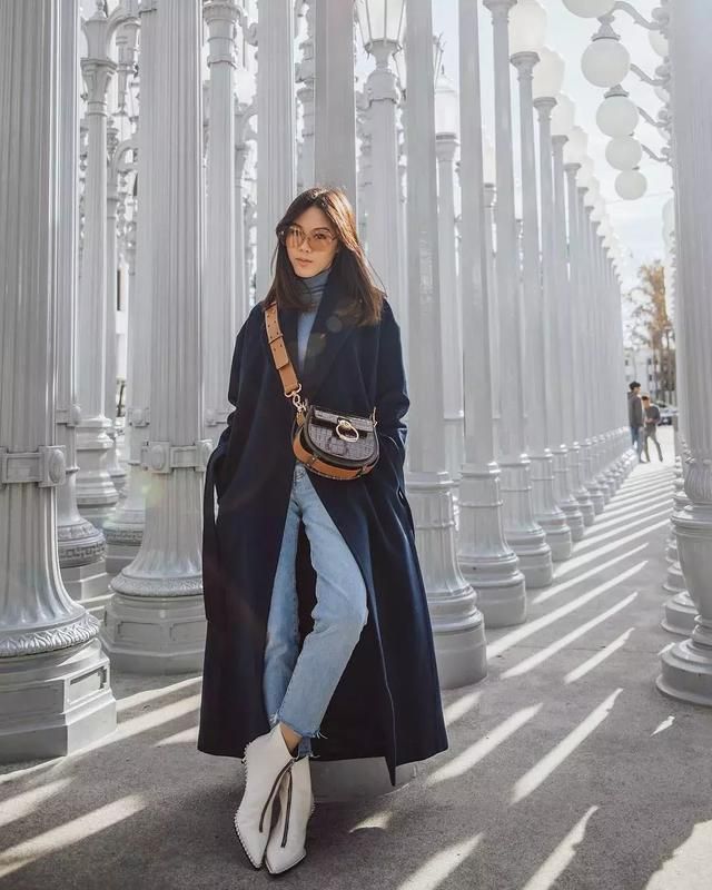 女人一生都要有一件羊绒大衣,女人冬天应该买几件黑色羊绒大衣