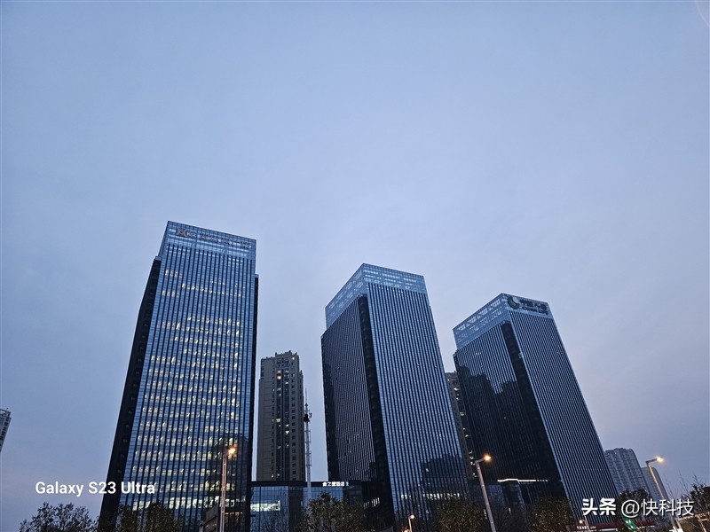 三星galaxys23ultra超大屏,三星galaxys23ultra打游戏分屏